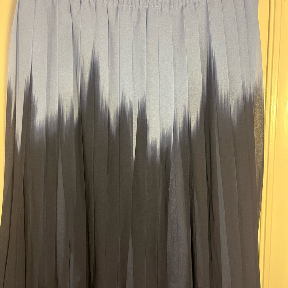 Banana Republic Blue and Black ombré Maxi Skirt size Medium - Picture 3 of 8